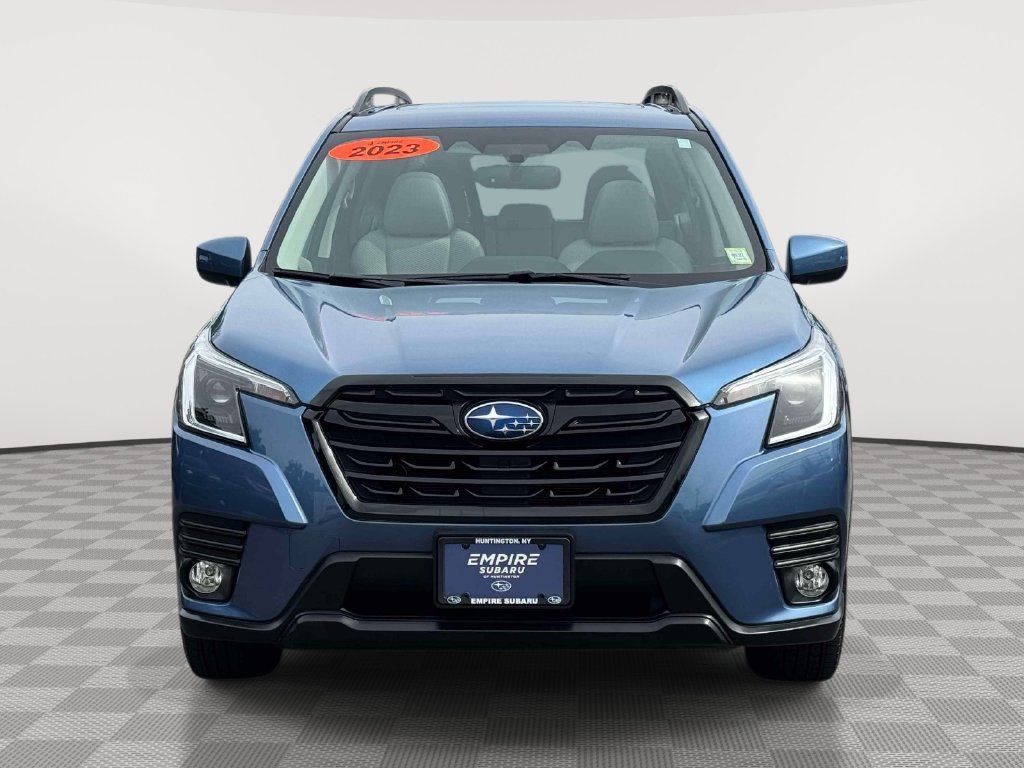 Used 2023 Subaru Forester Premium AWD/4WD image 3