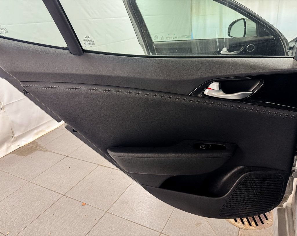 Used 2018 Kia Stinger AWD/4WD image 15