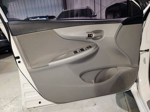 Used 2012 Toyota Corolla LE image 11