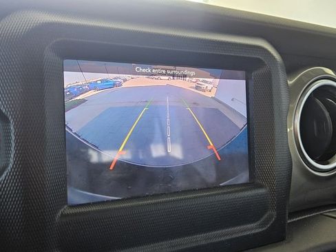 Used 2019 Jeep Wrangler Unlimited Sahara image 29