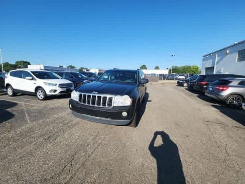 Used 2007 Jeep Grand Cherokee Limited w/ Trailer Tow Group IV AWD/4WD image 3