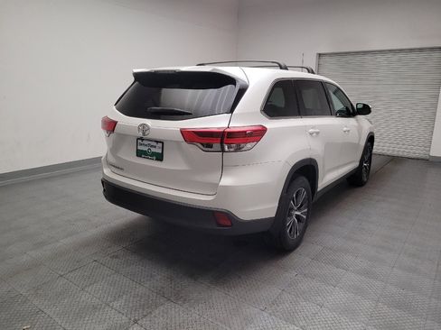 Used 2019 Toyota Highlander LE w/ Carpet Mat Package (TMS) FWD image 9