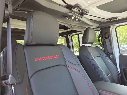Used 2025 Jeep Wrangler Unlimited Rubicon AWD/4WD image 16