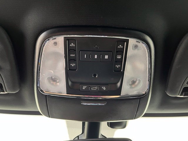 Used 2020 Jeep Grand Cherokee Overland AWD/4WD image 32