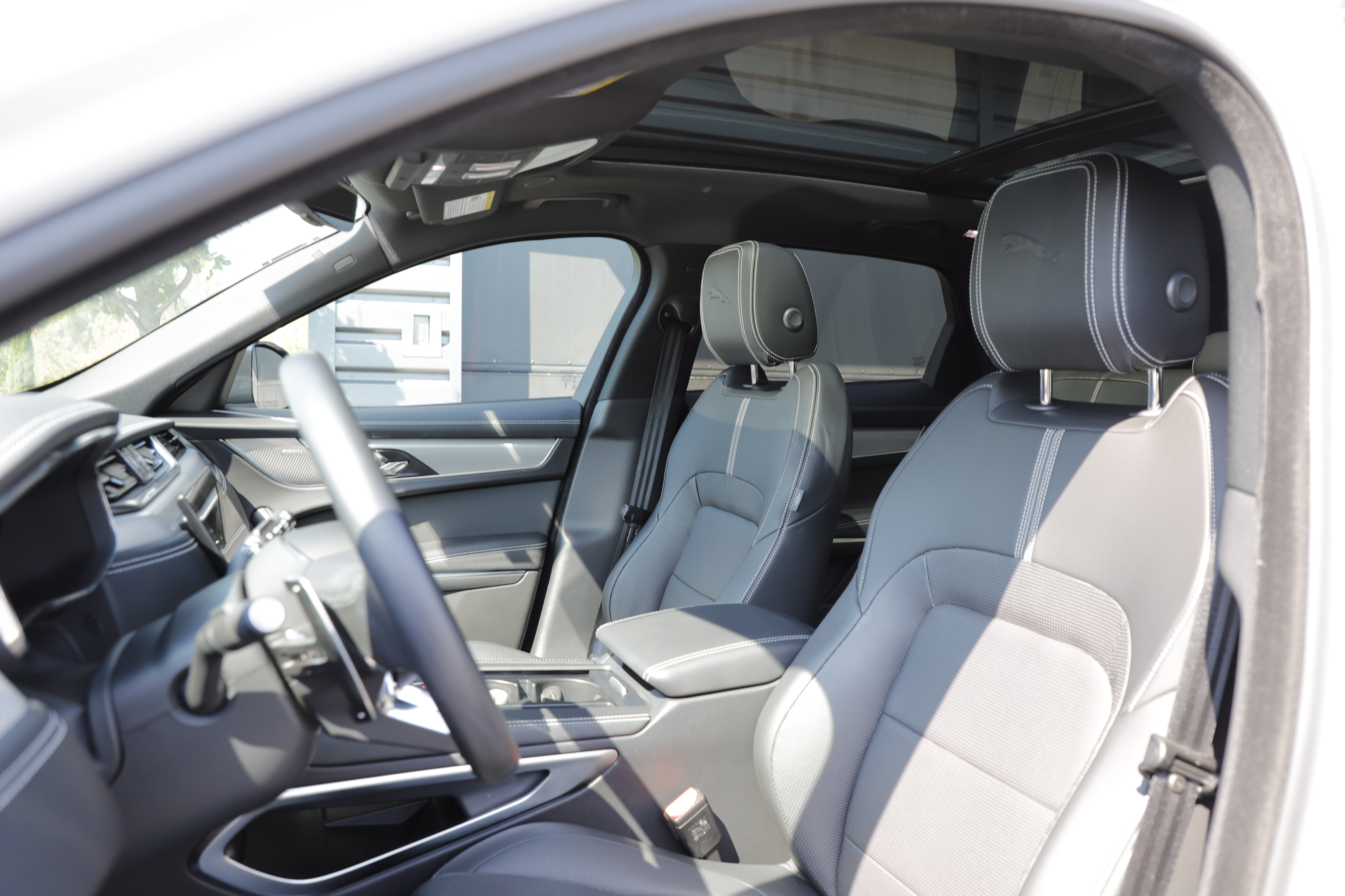 Certified 2025 Jaguar F-PACE R-Dynamic S AWD/4WD image 14