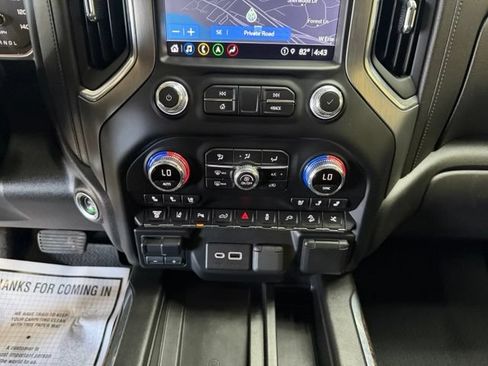 Used 2022 GMC Sierra 3500 Denali w/ Denali Black Diamond Edition AWD/4WD image 32