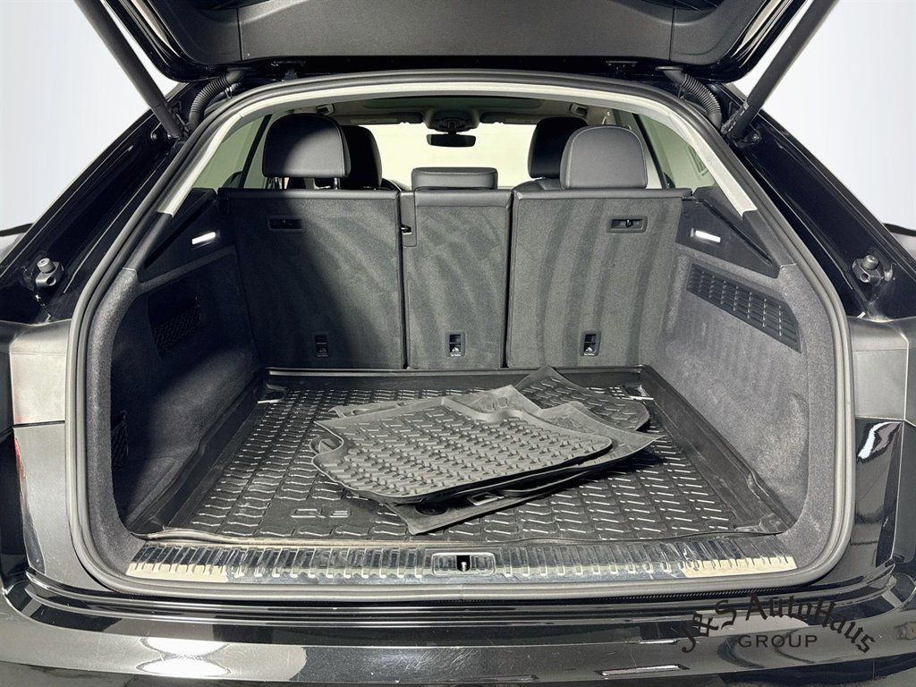 Used 2022 Audi Q8 Premium Plus w/ Premium Plus Package AWD/4WD image 34