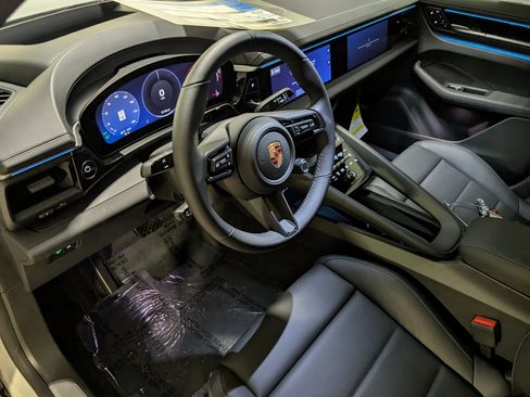 New 2026 Porsche Macan 4 Electric image 4