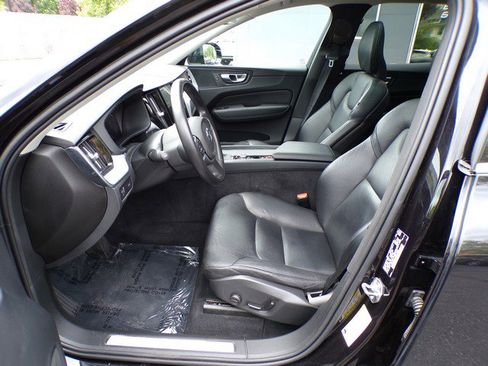 Used 2020 Volvo XC60 T6 Momentum w/ Protection Package AWD/4WD image 13
