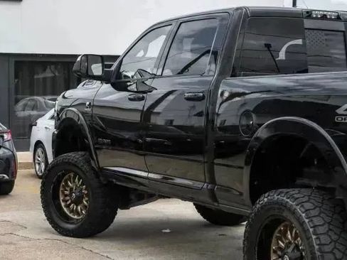 Used 2019 RAM 2500 Laramie w/ Black Appearance Package AWD/4WD image 13
