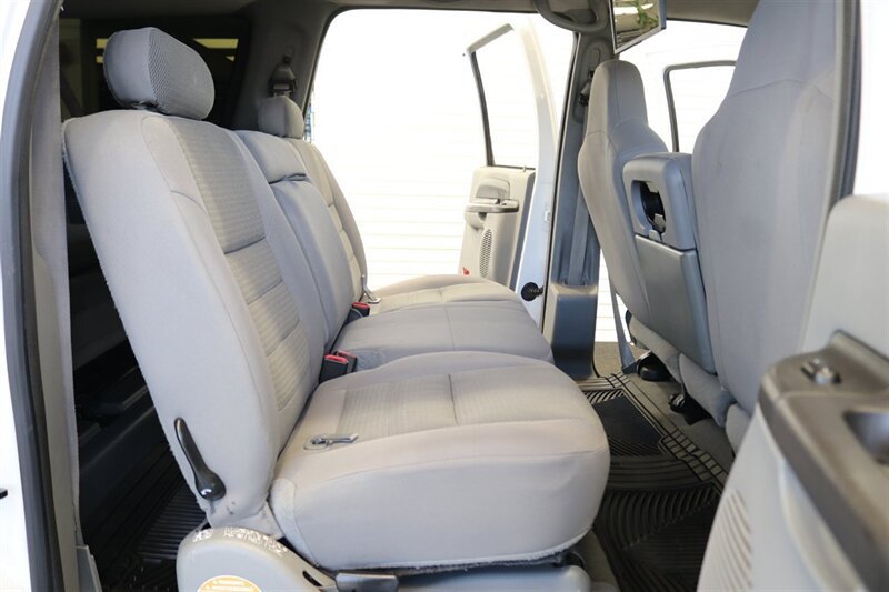 Used 2005 Ford Excursion XLT AWD/4WD image 17