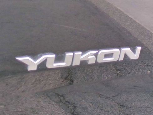 Used 2018 GMC Yukon SLT image 9