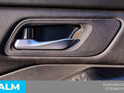 Used 2024 Nissan Rogue SV image 39