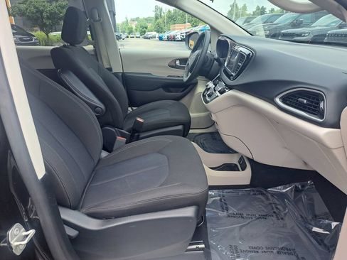 Certified 2023 Chrysler Voyager LX FWD image 33