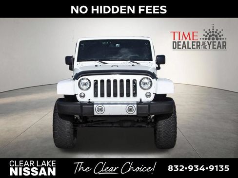Used 2018 Jeep Wrangler Unlimited Sahara w/ Connectivity Group AWD/4WD image 2