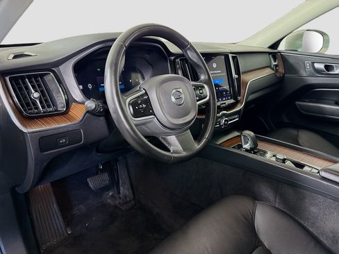 Used 2023 Volvo XC60 B5 Plus FWD image 23