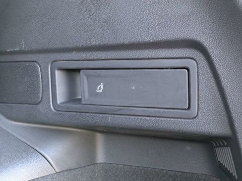 Certified 2023 Volkswagen Tiguan SE FWD image 15
