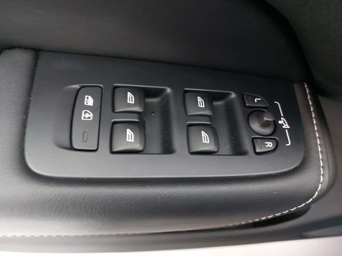 Used 2019 Volvo XC60 T6 R-Design w/ Protection Package Premier image 29