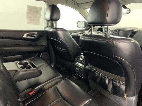 Used 2019 Nissan Pathfinder SL image 29