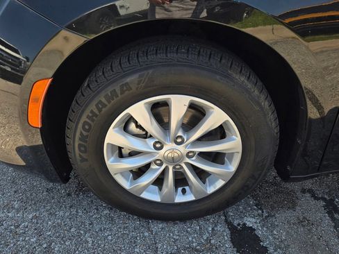 Used 2019 Chrysler Pacifica Touring Plus FWD image 9