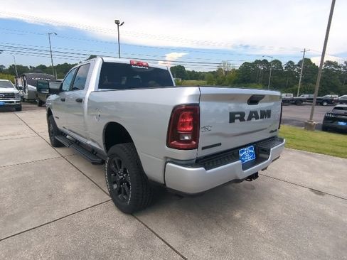 Used 2026 RAM 2500 Big Horn AWD/4WD image 5