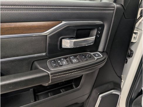 Used 2022 RAM 3500 Laramie AWD/4WD image 9