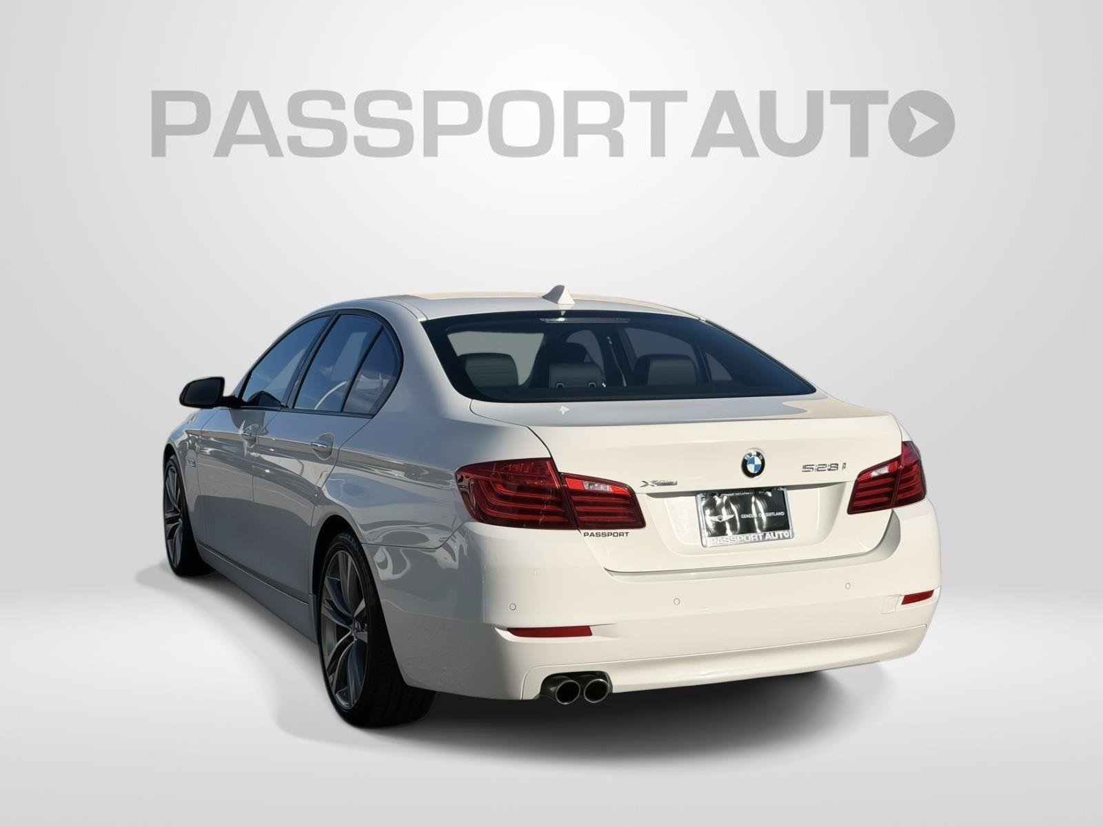 Used 2016 BMW 528i xDrive Sedan AWD/4WD image 4