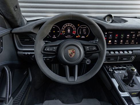 Certified 2025 Porsche 911 GT3 RWD image 23