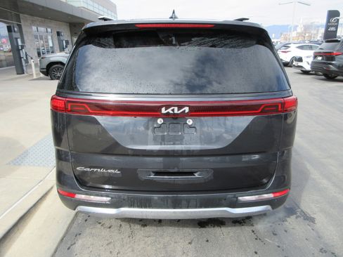 Used 2022 Kia Carnival SX Prestige image 7