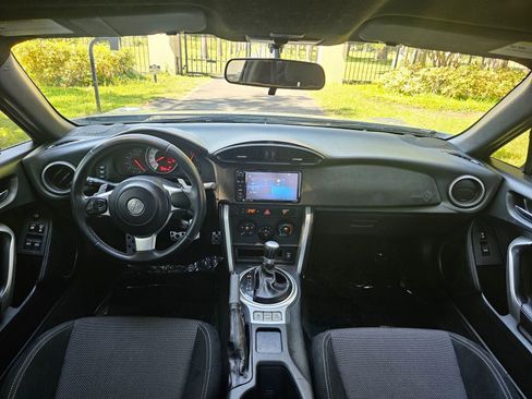 Used 2017 Toyota 86 image 7