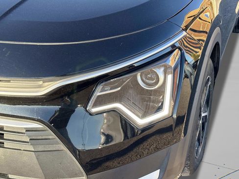 Used 2024 Kia Niro EX w/ EX Cold Weather Package image 11