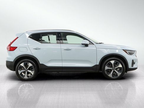 Used 2025 Volvo XC40 B5 Plus AWD/4WD image 6