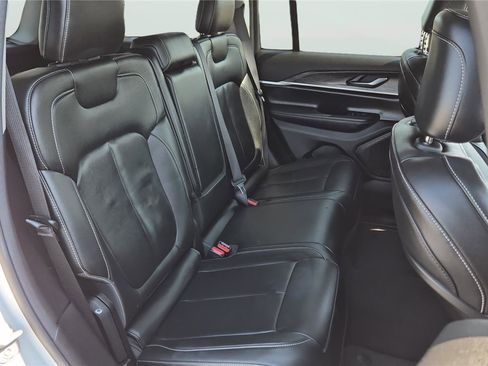 Used 2023 Jeep Grand Cherokee Limited AWD/4WD image 16