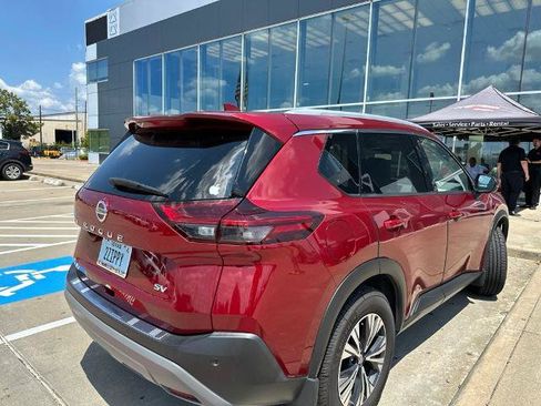 Certified 2021 Nissan Rogue SV w/ Premium Package FWD image 2