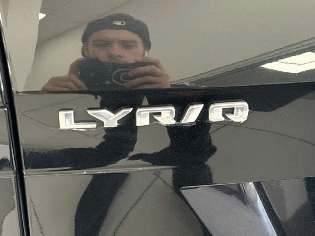 Used 2024 Cadillac Lyriq Luxury AWD/4WD image 10