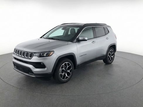 Used 2025 Jeep Compass Limited AWD/4WD image 3