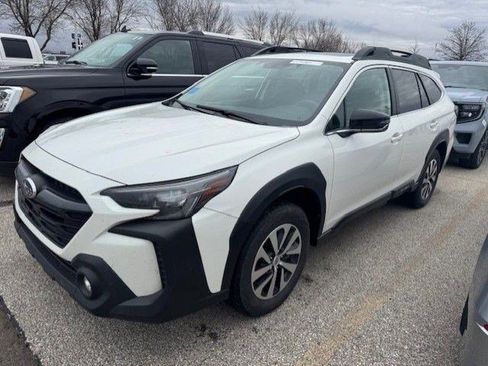 Used 2025 Subaru Outback Premium image 14
