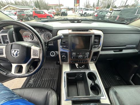 Used 2014 RAM 3500 Laramie w/ Convenience Group image 9