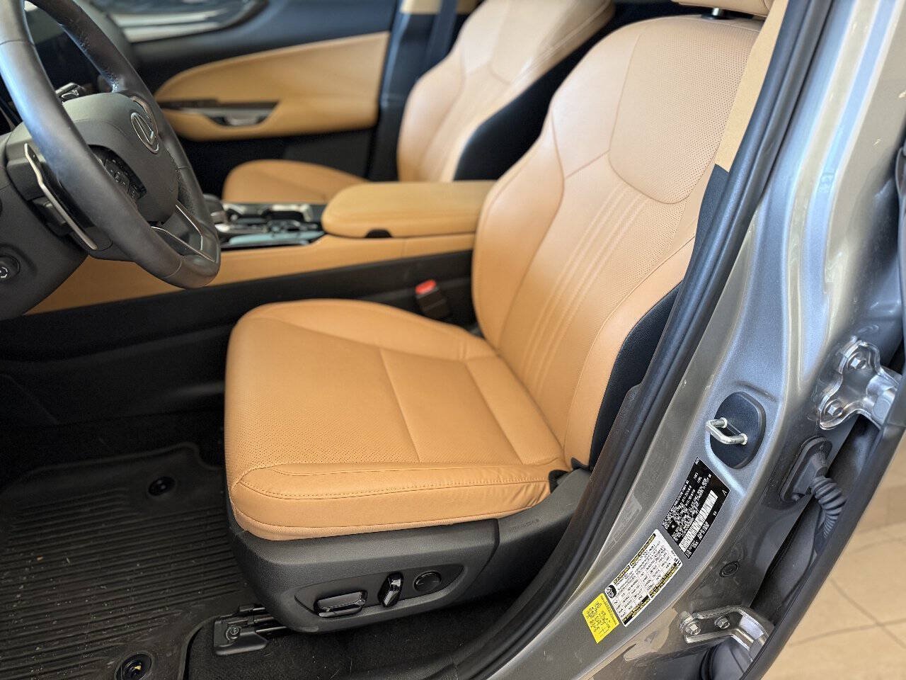 Used 2024 Lexus NX 250 FWD image 6