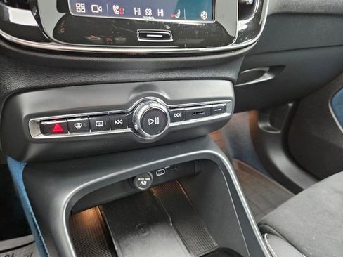 Used 2023 Volvo XC40 Recharge Ultimate image 22