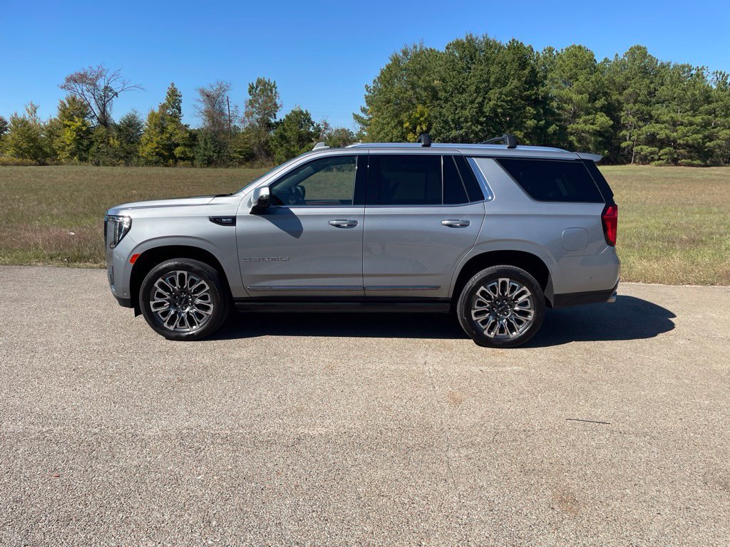 Used 2023 GMC Yukon Denali Ultimate AWD/4WD image 2