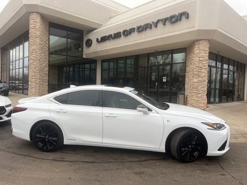 Used 2022 Lexus ES 300h F Sport image 3