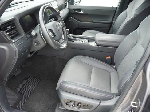 Used 2024 Lexus GX 550 w/ Cold Area Package AWD/4WD image 13