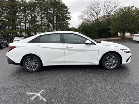 New 2026 Hyundai Elantra Blue image 8