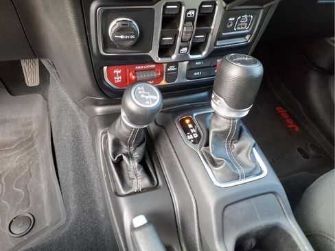 Used 2024 Jeep Gladiator Mojave w/ Technology Group AWD/4WD image 28
