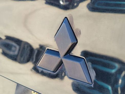 Used 2023 Mitsubishi Outlander SE image 8