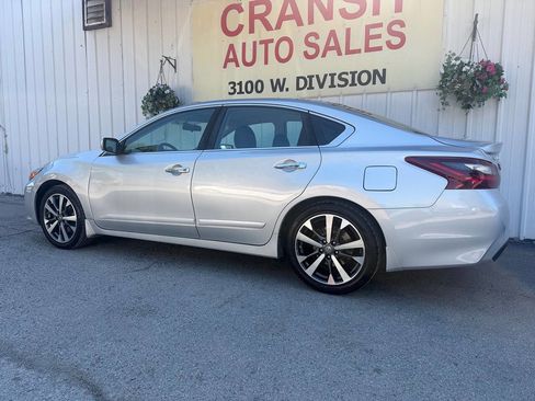 Used 2017 Nissan Altima 2.5 SR FWD image 10