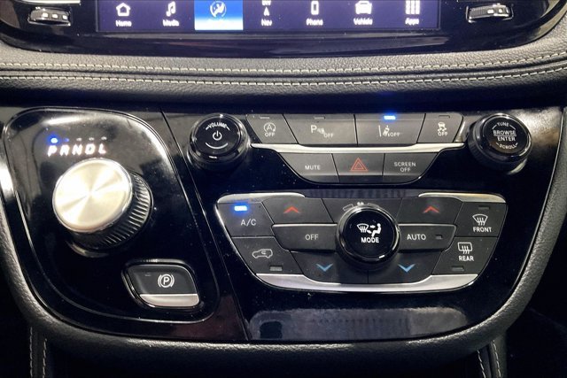 Used 2025 Chrysler Pacifica Limited FWD image 33