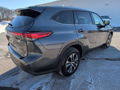 Used 2023 Toyota Highlander XLE image 7