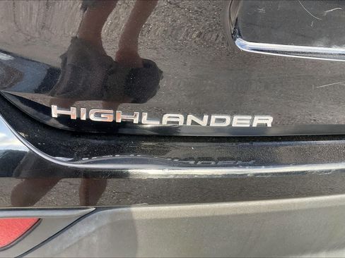 Used 2023 Toyota Highlander L FWD image 30